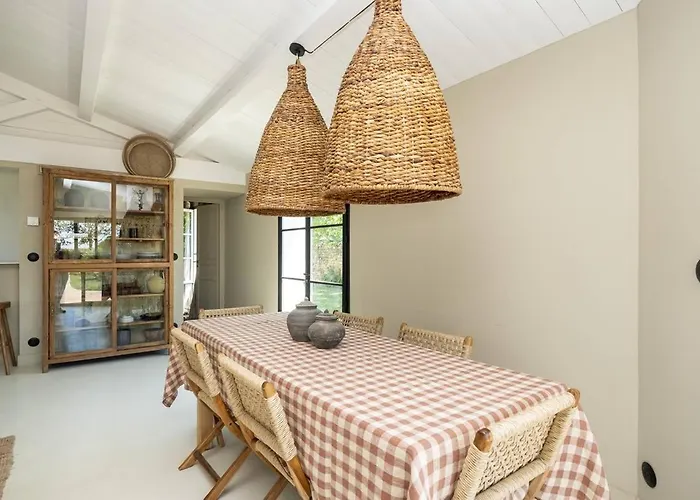 Villa Maison D'architecte Familiale Avec Piscine Chauffée Au Calme *